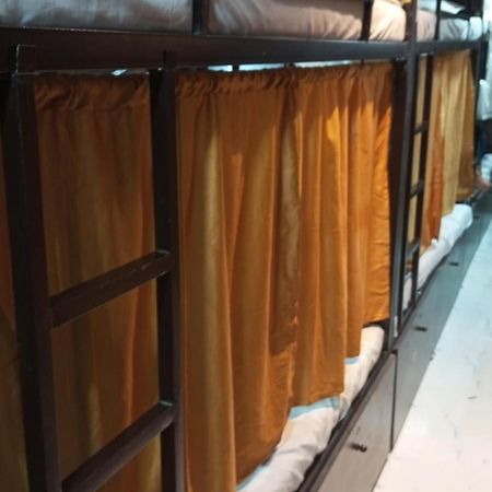 Golden View Dormitory Hotel Мумбай Екстериор снимка