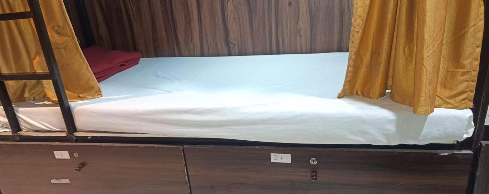 Golden View Dormitory Hotel Мумбай Екстериор снимка
