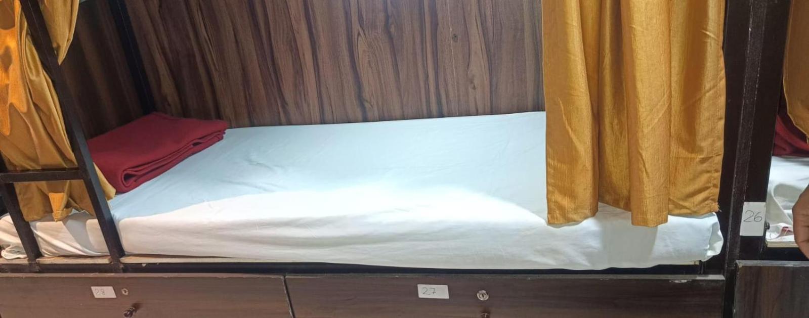 Golden View Dormitory Hotel Мумбай Екстериор снимка