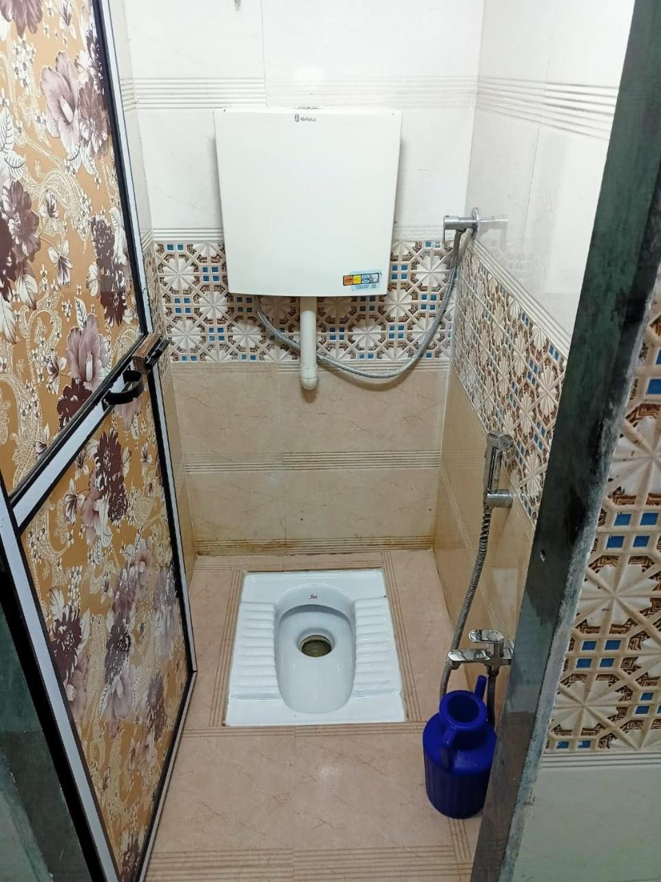 Golden View Dormitory Hotel Мумбай Екстериор снимка